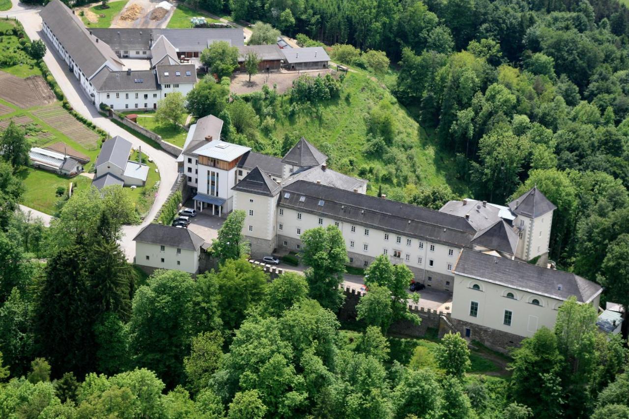 Kloster Wernberg Hotel Exterior foto